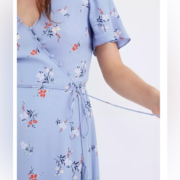 Madewell Button Wrap Midi Dress in Aloha Floral Size 2, Blue - Picture 3 of 11